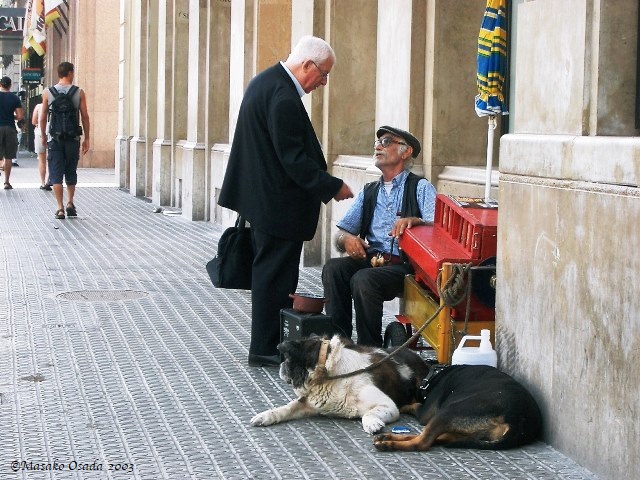 An old street performer and his accomplices, Barcelona, Spain