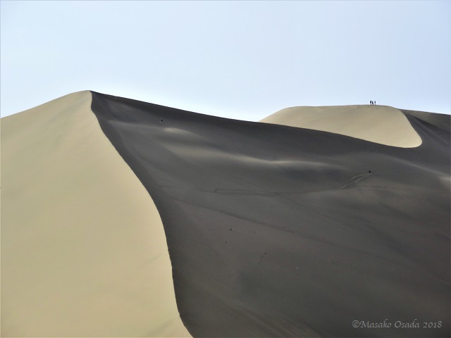 Dunes. Mingsha Mountain Crescent Spring Resort, Dunhuang, Gansu, September 2018