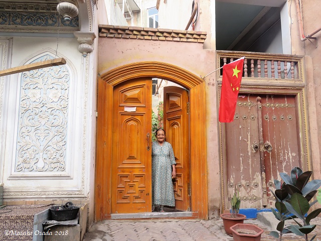 Lady of the house. Old City, Kashgar, Xinjiang, September 2018