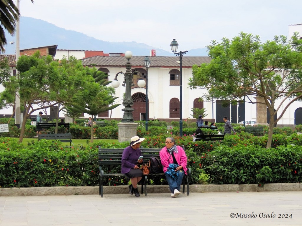 Ladies deep in conversation. Chachapoyas